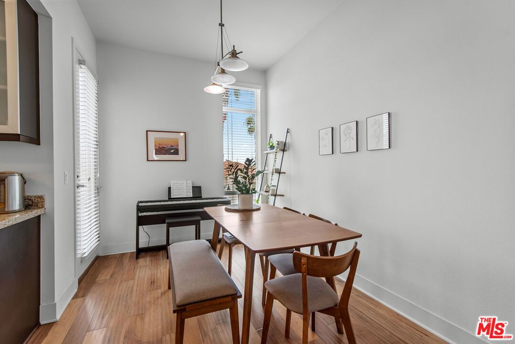 Image 10 of property listing at 12920 Runway Road 360, Los Angeles, CA 90094