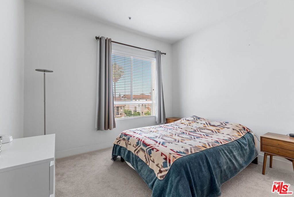 Image 11 of property listing at 12920 Runway Road 360, Los Angeles, CA 90094