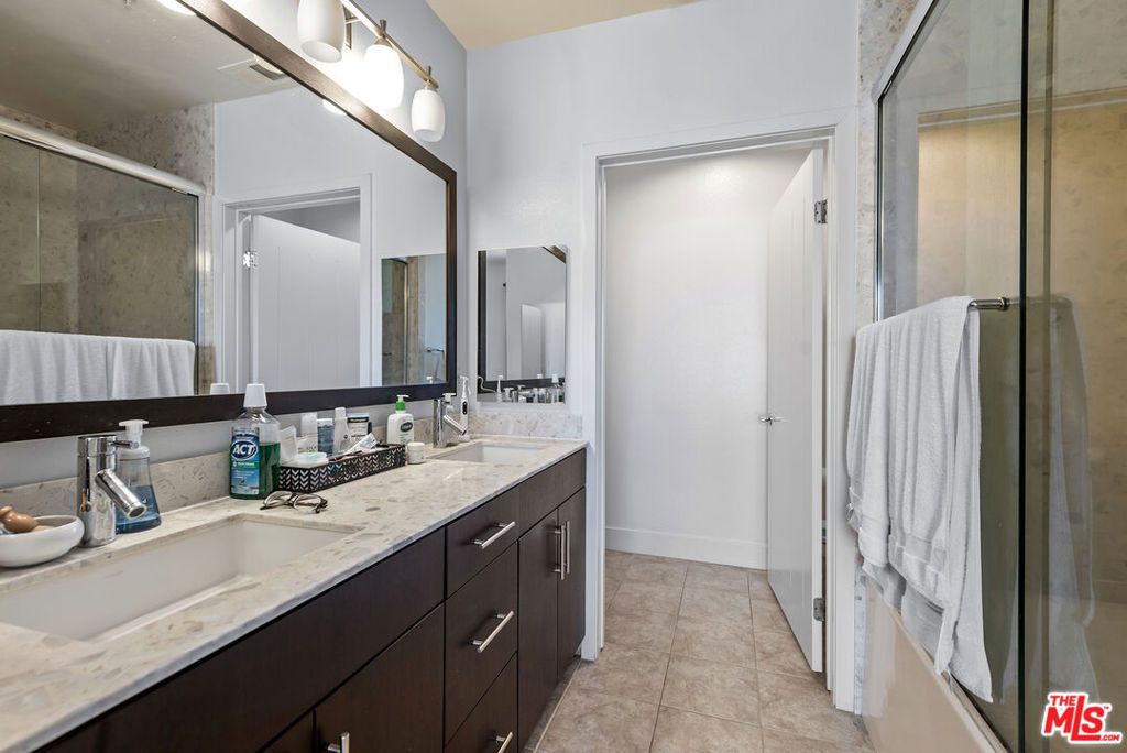 Image 12 of property listing at 12920 Runway Road 360, Los Angeles, CA 90094