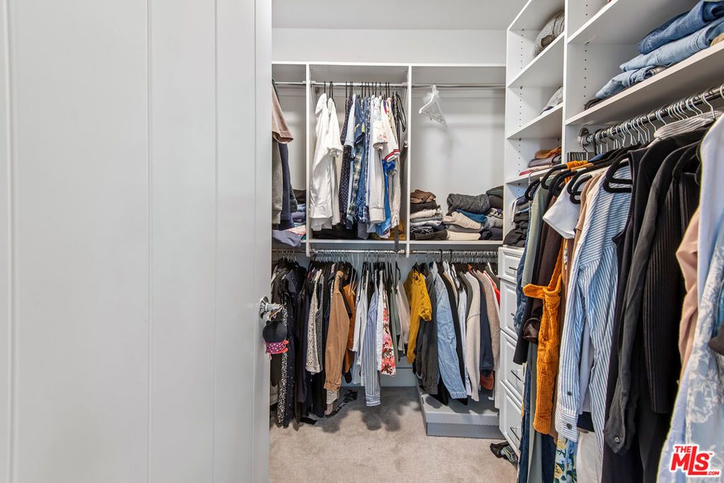 Image 13 of property listing at 12920 Runway Road 360, Los Angeles, CA 90094