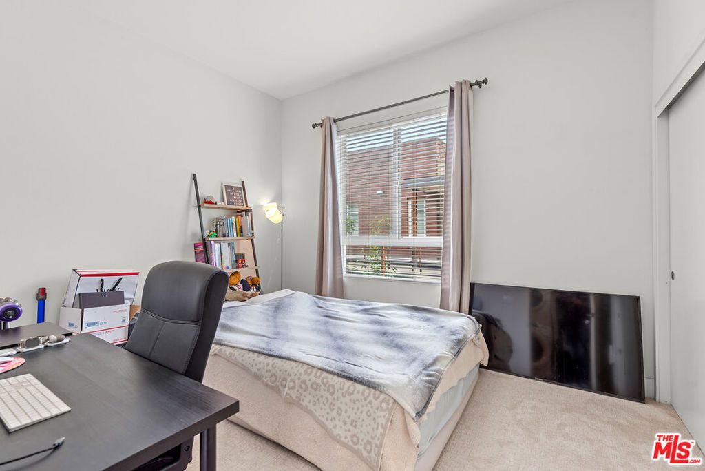 Image 14 of property listing at 12920 Runway Road 360, Los Angeles, CA 90094