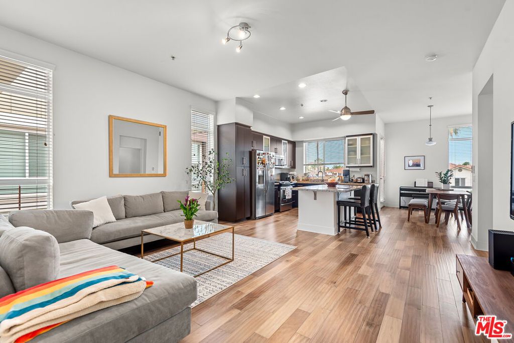 Image 2 of property listing at 12920 Runway Road 360, Los Angeles, CA 90094