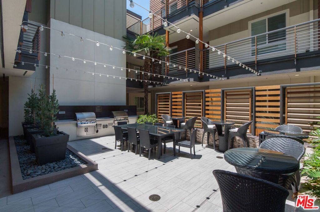 Image 20 of property listing at 12920 Runway Road 360, Los Angeles, CA 90094