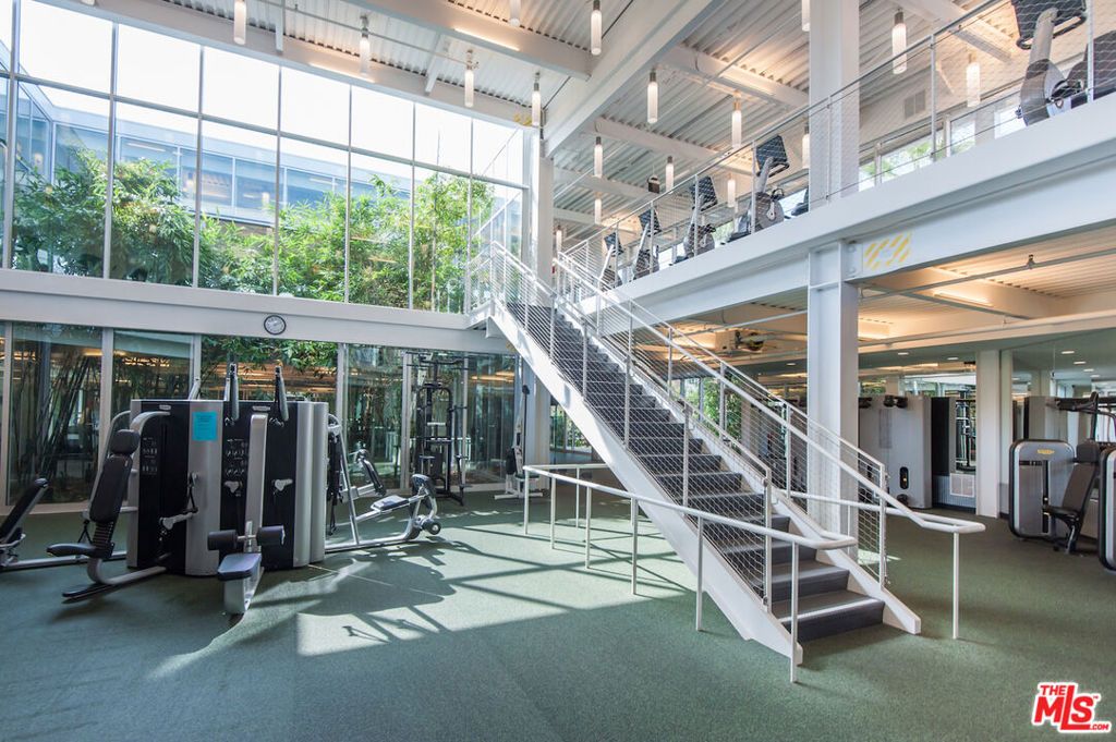 Image 28 of property listing at 12920 Runway Road 360, Los Angeles, CA 90094