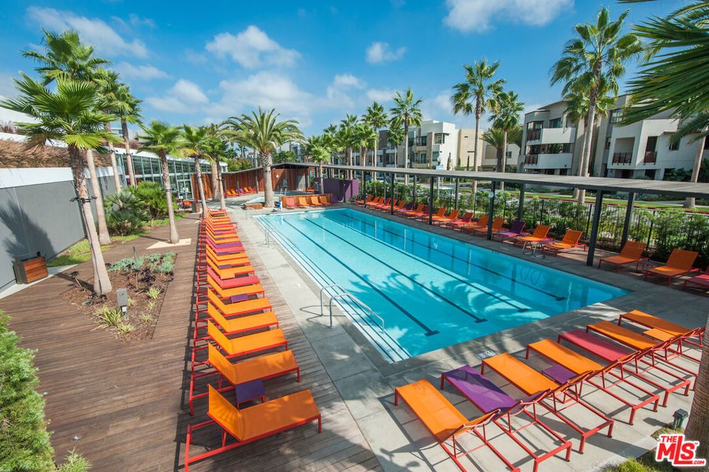 Image 31 of property listing at 12920 Runway Road 360, Los Angeles, CA 90094