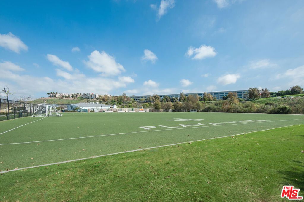 Image 38 of property listing at 12920 Runway Road 360, Los Angeles, CA 90094