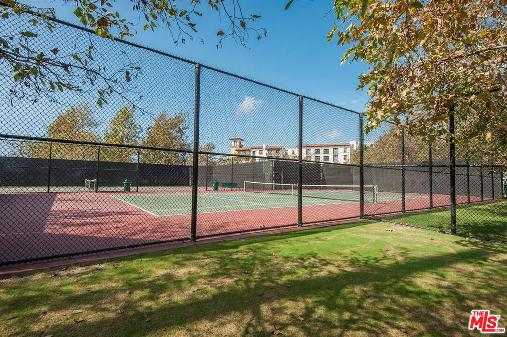 Image 39 of property listing at 12920 Runway Road 360, Los Angeles, CA 90094