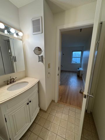 53 Lyme Rd Apt 27, Hanover, NH 03755
