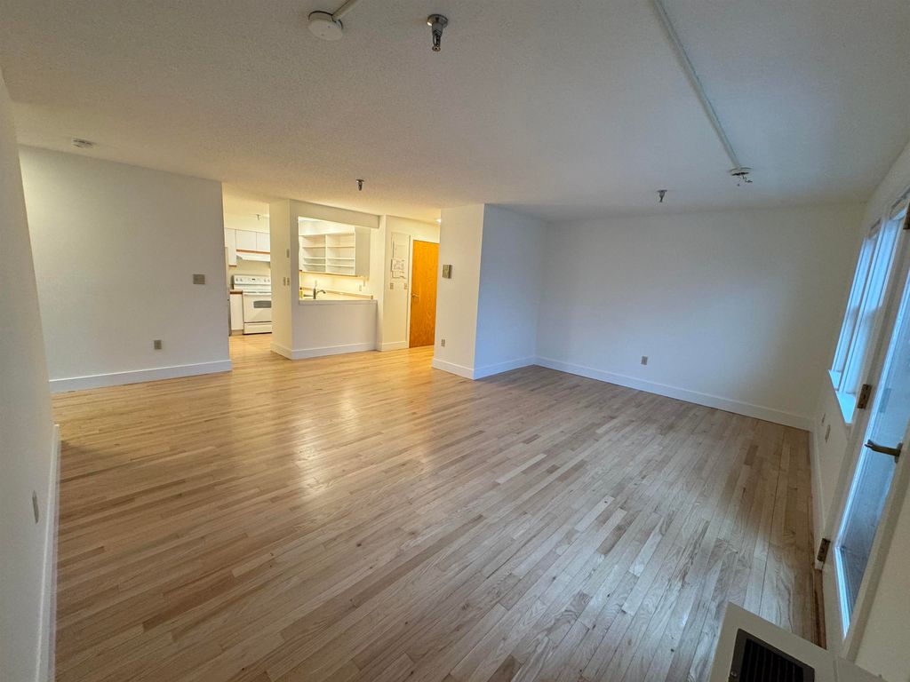 53 Lyme Rd Apt 27, Hanover, NH 03755