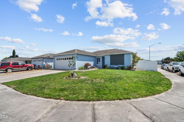 8092 Abbey Road, White City, OR 97503