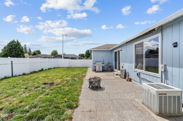 8092 Abbey Road, White City, OR 97503