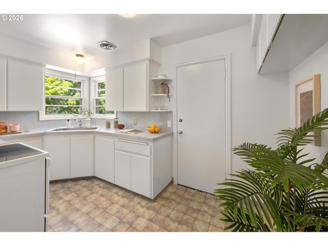 3814 Ne SIMPSON St, Portland, OR 97211