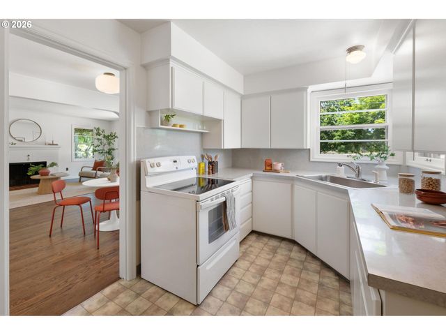 3814 Ne SIMPSON St, Portland, OR 97211