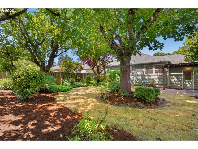 3814 Ne SIMPSON St, Portland, OR 97211