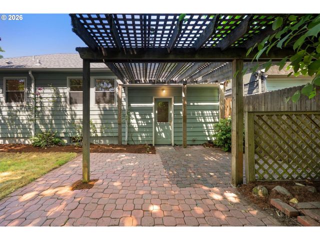 3814 Ne SIMPSON St, Portland, OR 97211