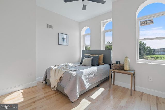 1049 N MILTON AVE, Baltimore, MD 21205