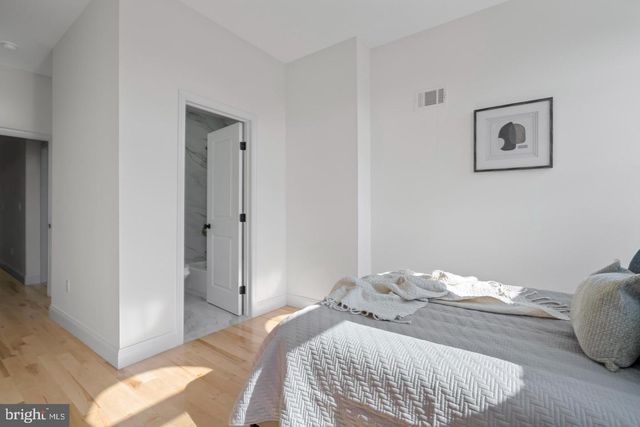 1049 N MILTON AVE, Baltimore, MD 21205