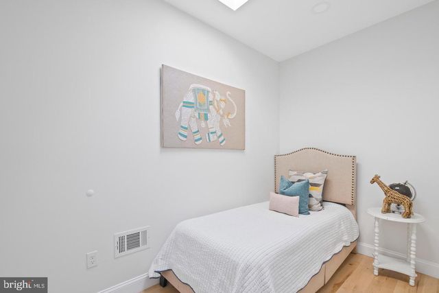1049 N MILTON AVE, Baltimore, MD 21205