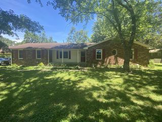 159 Indian Lake Rd, Hendersonville, TN 37075