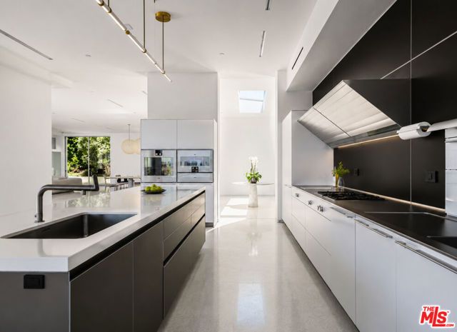 1029 Wallace, Beverly Hills, CA 90210