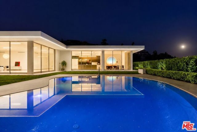 1029 Wallace, Beverly Hills, CA 90210