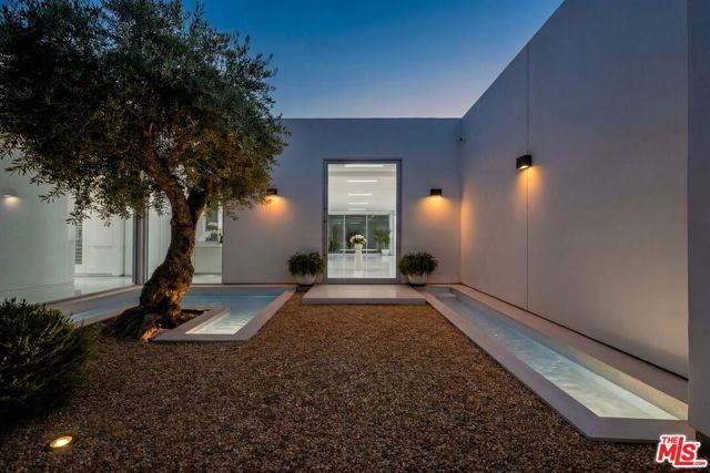 1029 Wallace, Beverly Hills, CA 90210