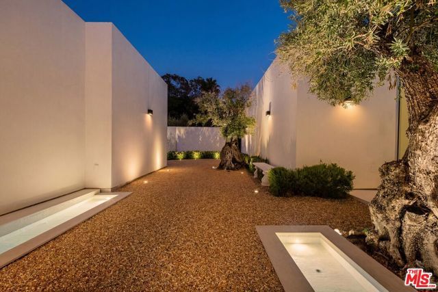 1029 Wallace, Beverly Hills, CA 90210