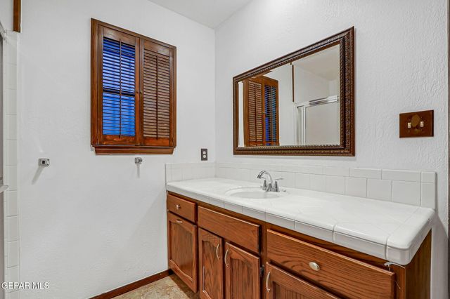 6940 VILLA HERMOSA Drive, El Paso, TX 79912