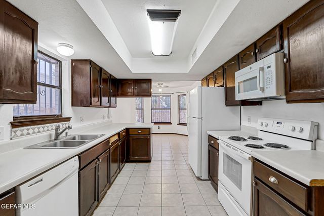 6940 VILLA HERMOSA Drive, El Paso, TX 79912