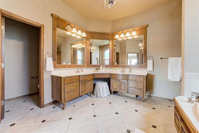 18808 Shilstone Way, Edmond, OK 73012