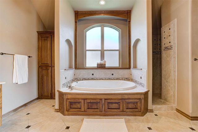 18808 Shilstone Way, Edmond, OK 73012