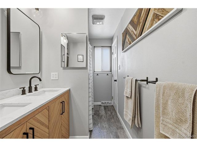 424 S Uvalda Cir, Aurora, CO 80012