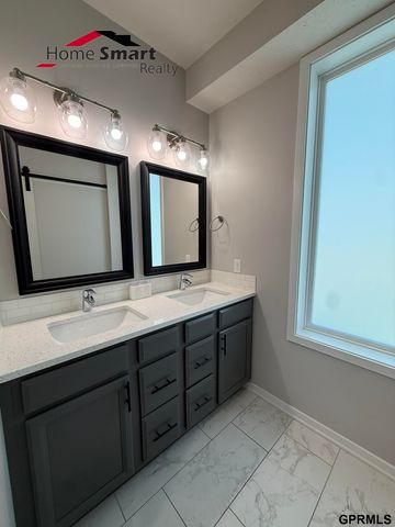 6008 Las Verdes Lane, Lincoln, NE 68523