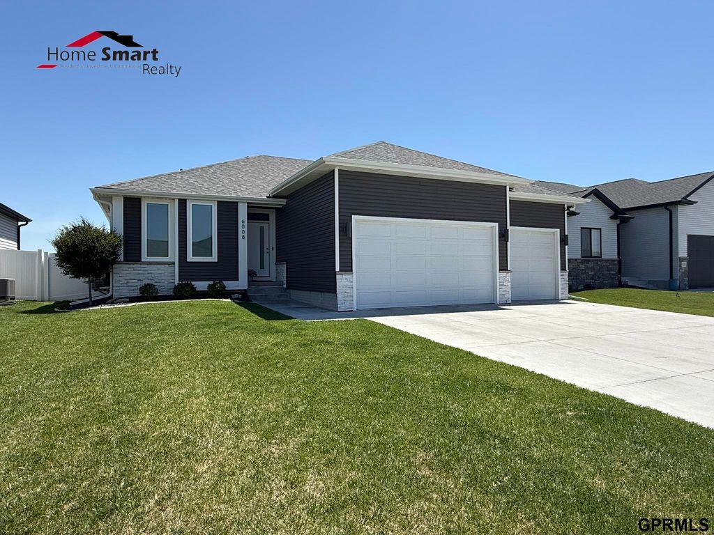 6008 Las Verdes Lane, Lincoln, NE 68523