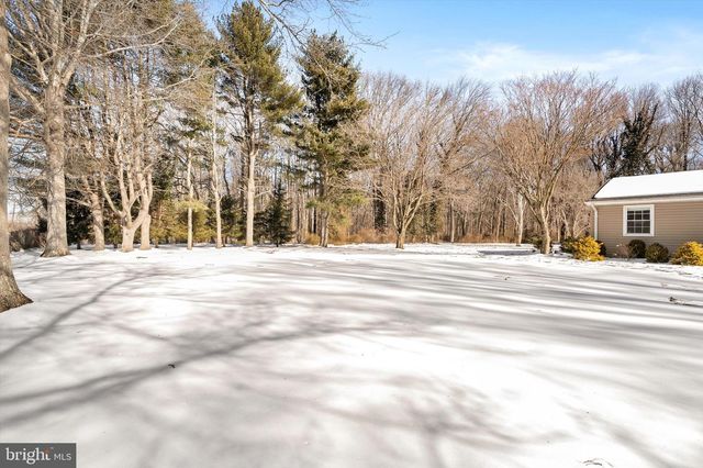 327 GORDON ROAD, Robbinsville, NJ 08691