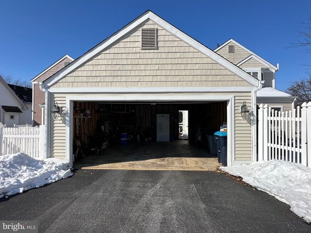 616 YARDLEY LN, Downingtown, PA 19335