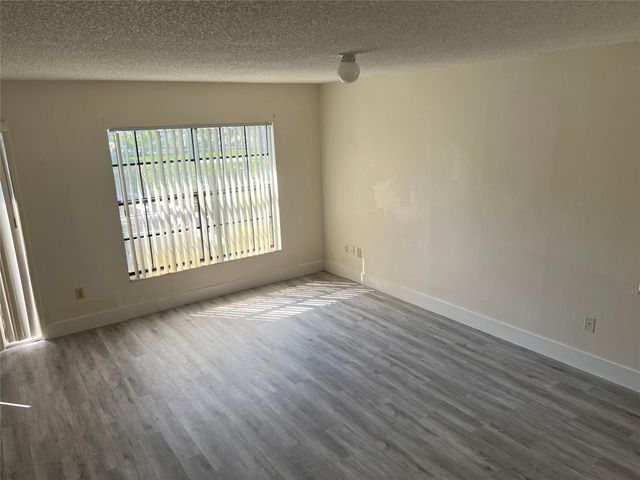 2941 NW 92nd Avenue, Coral Springs, FL 33065