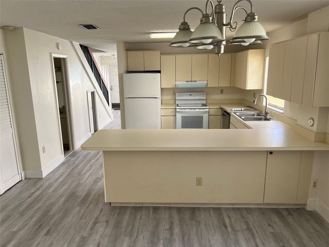2941 NW 92nd Avenue, Coral Springs, FL 33065