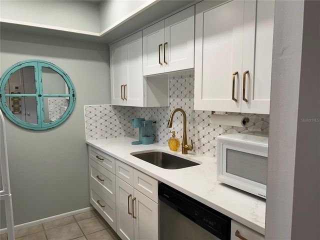 8625 MIDNIGHT PASS ROAD 305B, Sarasota, FL 34242