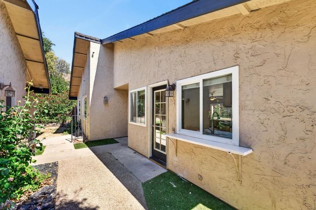 8488 Old Ranch Rd, Orangevale, CA 95662