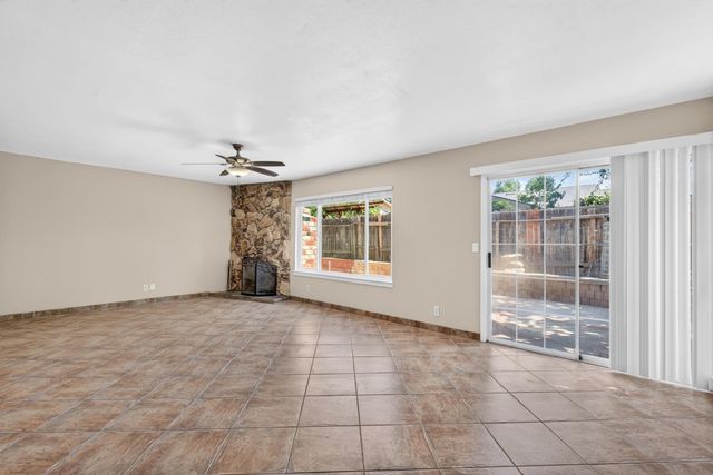 8488 Old Ranch Rd, Orangevale, CA 95662
