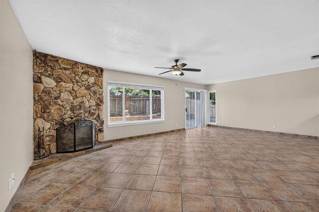 8488 Old Ranch Rd, Orangevale, CA 95662