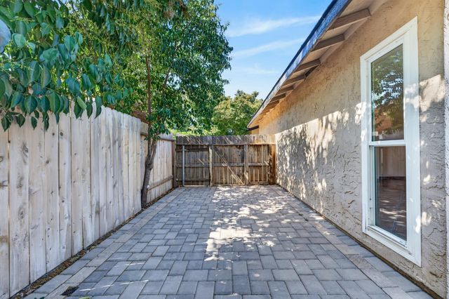8488 Old Ranch Rd, Orangevale, CA 95662
