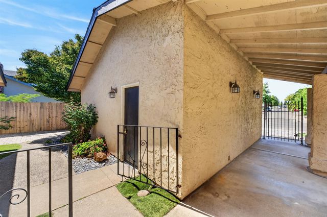 8488 Old Ranch Rd, Orangevale, CA 95662