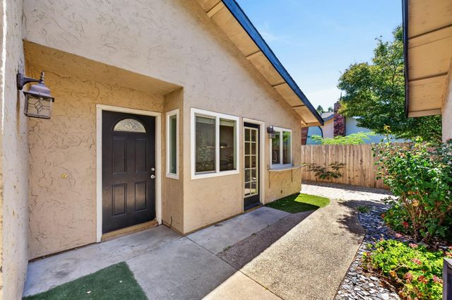 8488 Old Ranch Rd, Orangevale, CA 95662