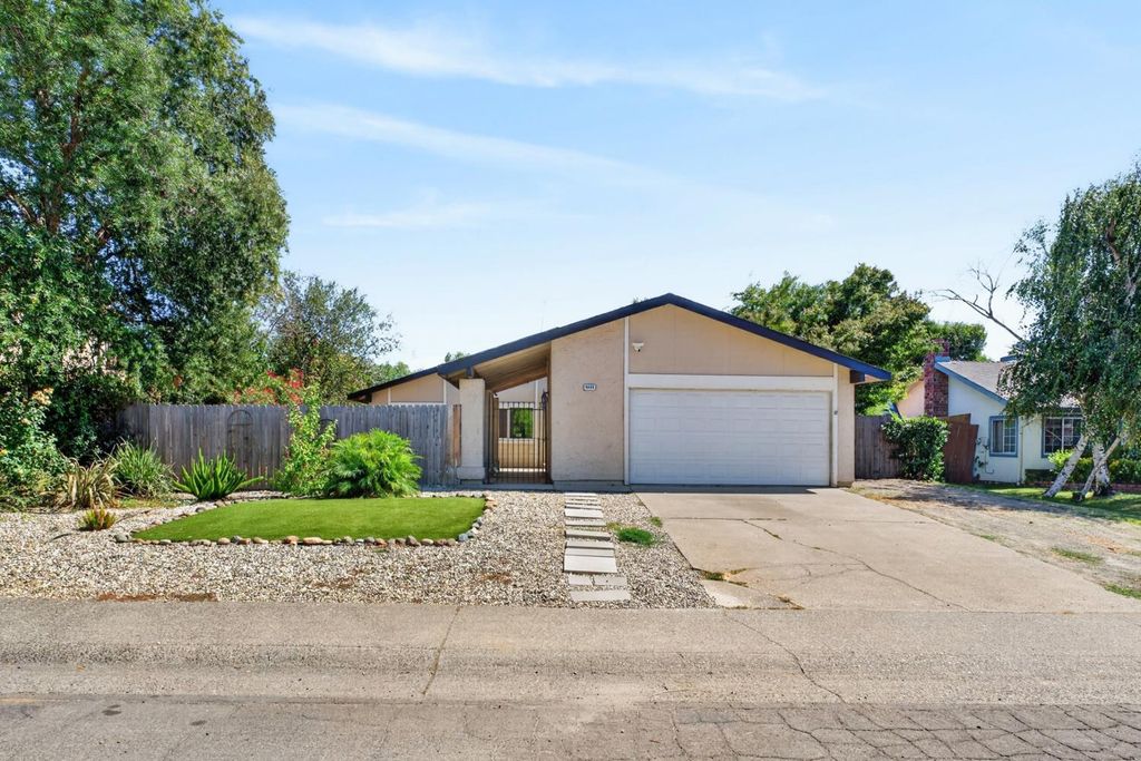 8488 Old Ranch Rd, Orangevale, CA 95662