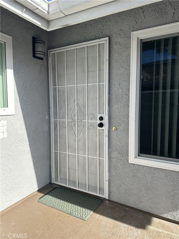 Image 4 of property listing at 9704 Bickley, Huntington Beach, CA 92646