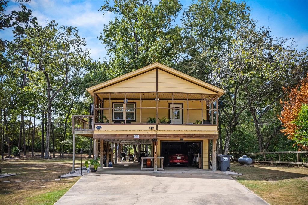 123 White Oak Drive N, Woodbranch, TX 77357