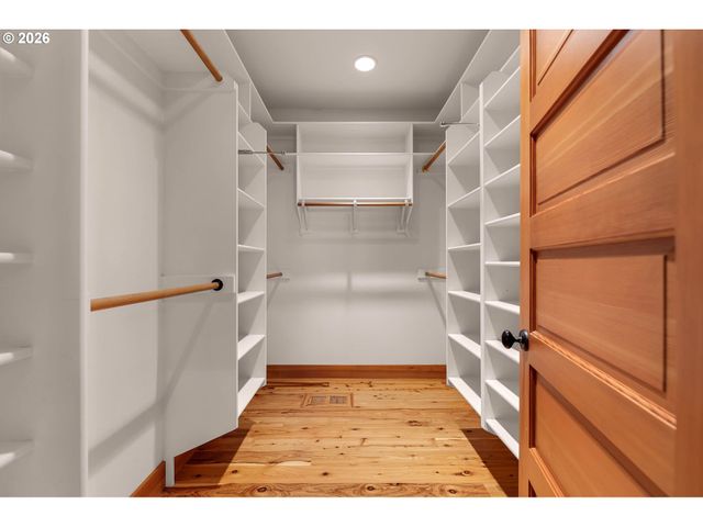 30100 Ne LIVINGSTON MOUNTAIN Cir, Camas, WA 98607