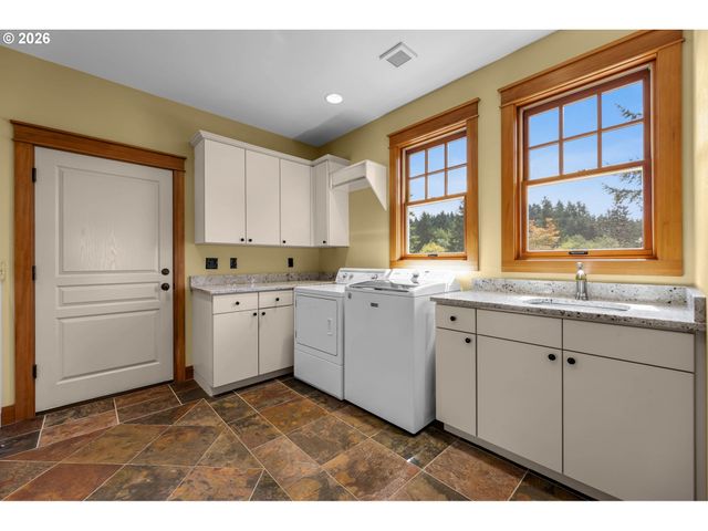 30100 Ne LIVINGSTON MOUNTAIN Cir, Camas, WA 98607